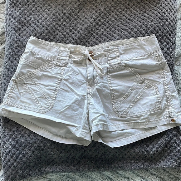 UNIONBAY White 100% Cotton Shorts size 9 - Picture 1 of 12